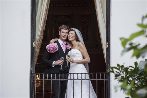 Drapers-Hall-Couple-on-Balcony