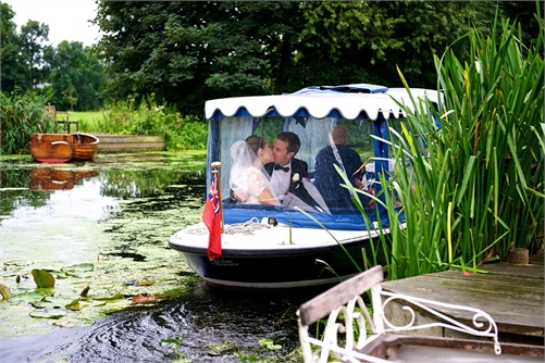 Le-Talbooth-Couple-in-Boat