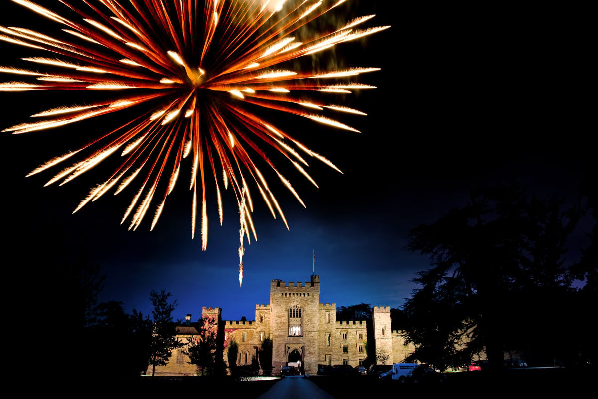 Hampton-Court-Castle-Firework-display