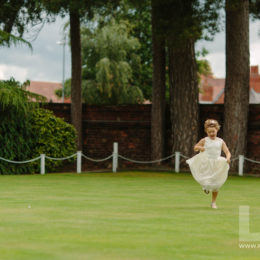 Wedding Photoshoot Lilly Running 260x260