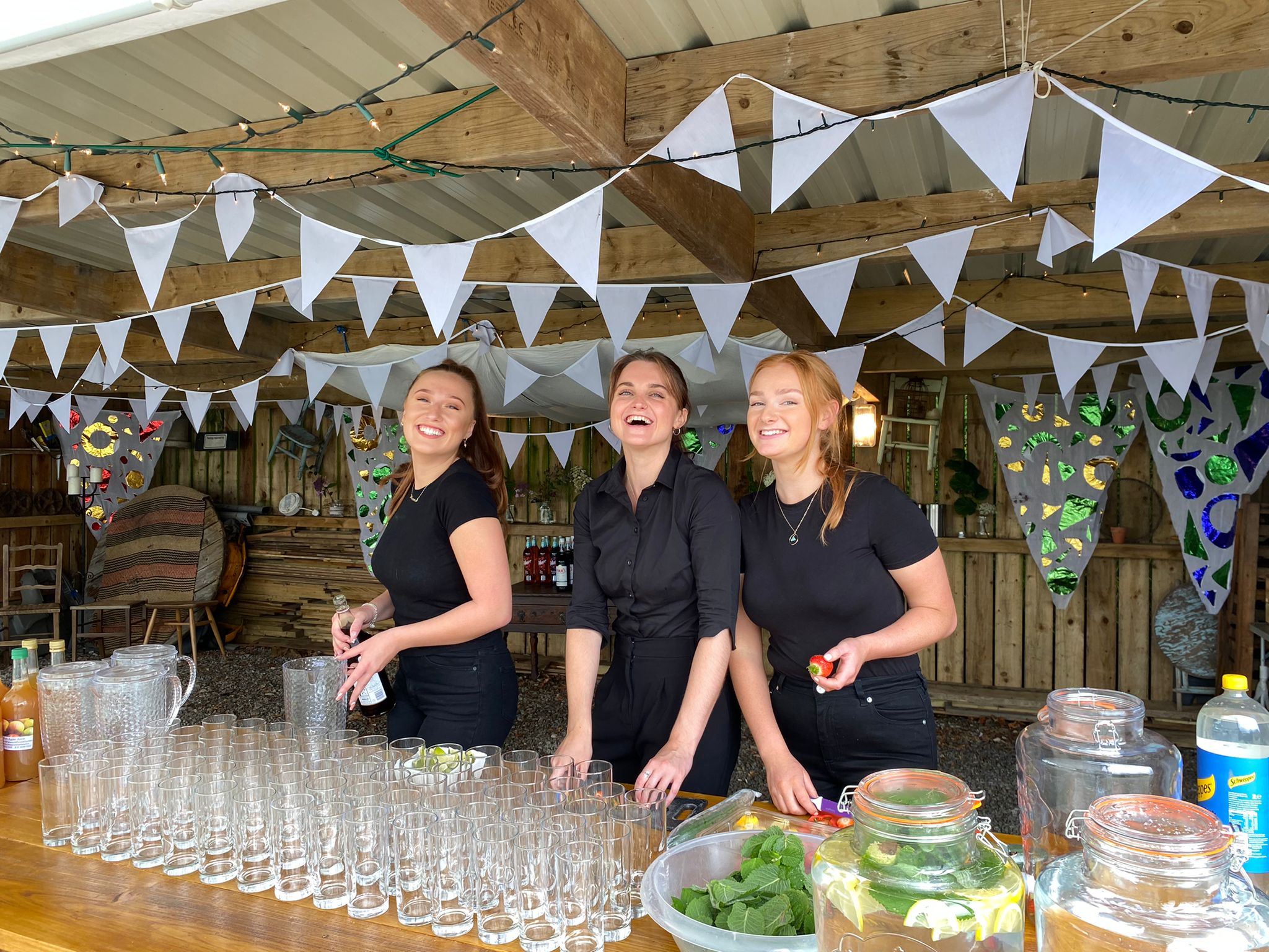 Serve wedding events staff Serve wedding events staff