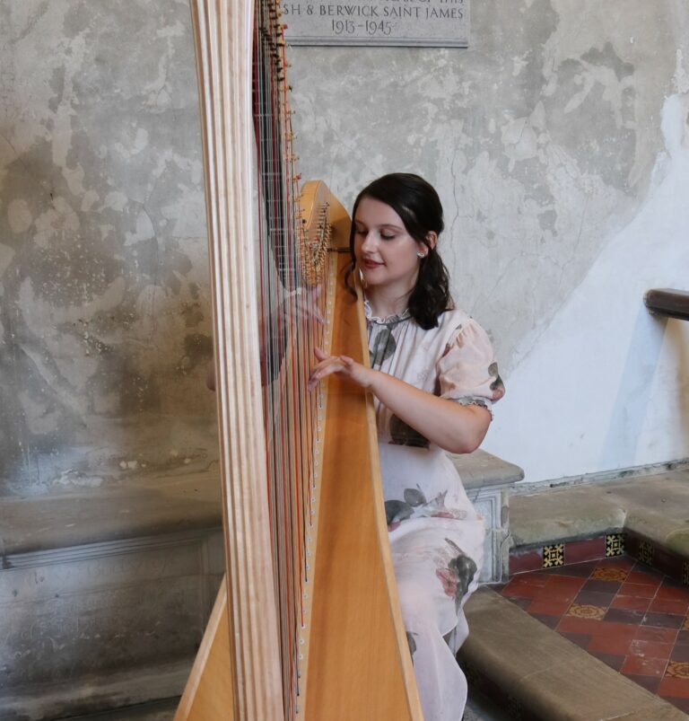 Aoife Miralles Harpist 3 768x803