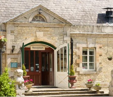 Normanton park.hotel Reception entrance