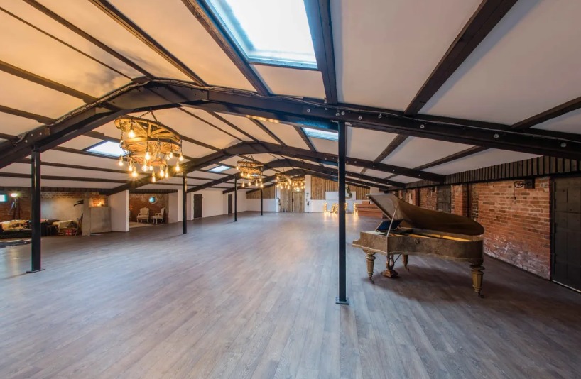 Barn deightonlodgey
