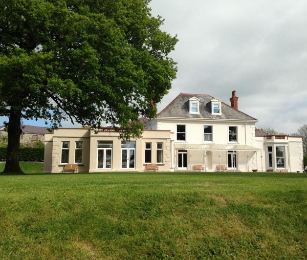Mansion House Llansteffan Exterior