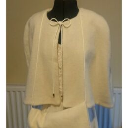 Short wool cape and muff lined with silk