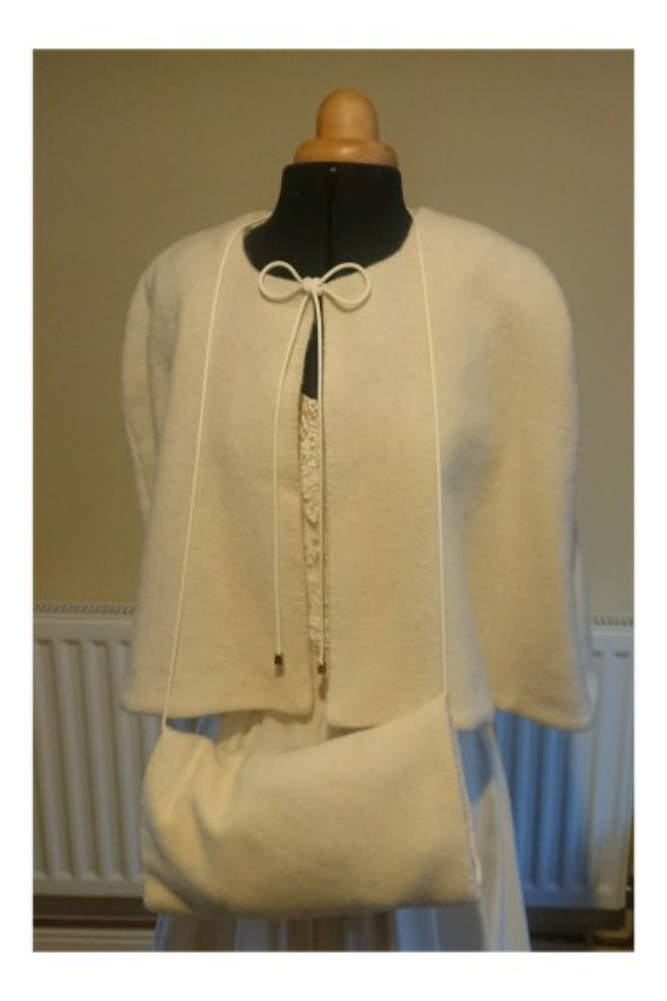 Short wool cape and muff lined with silk