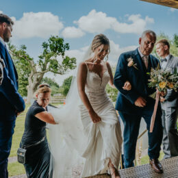 Helping Bride 260x260