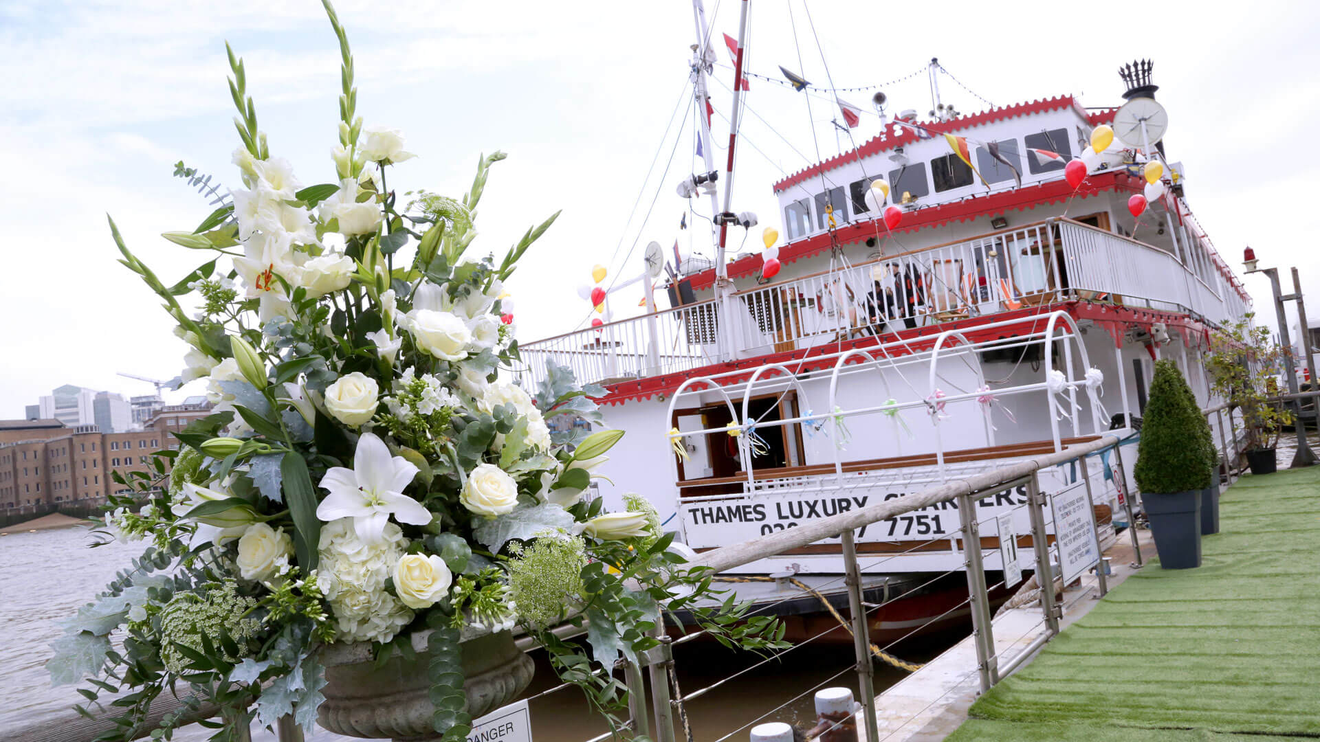 Dixie Queen paddle steamer wedding london
