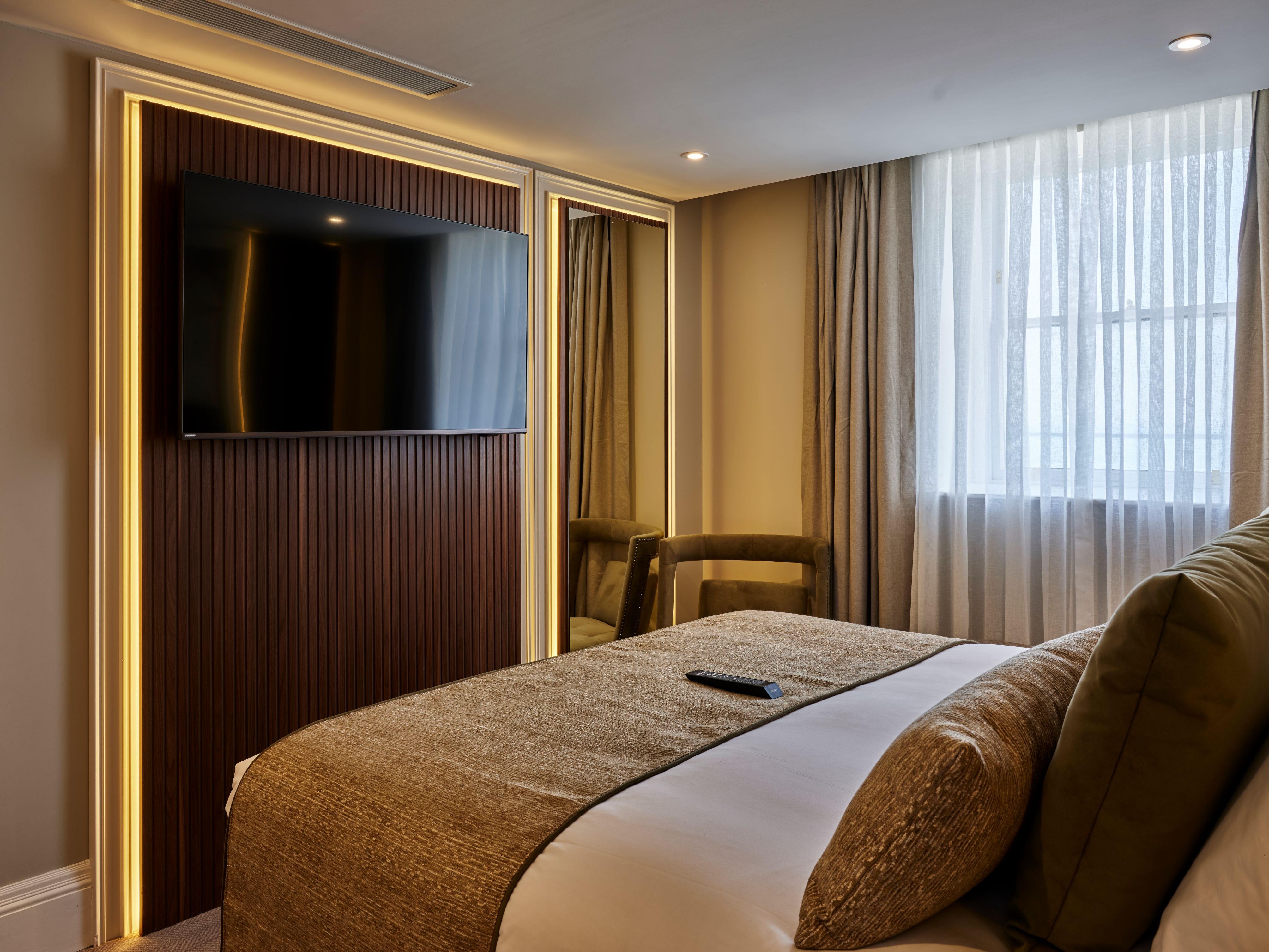 Standard DBL Bed room small