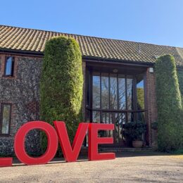 Williams and Rose wedding decor
