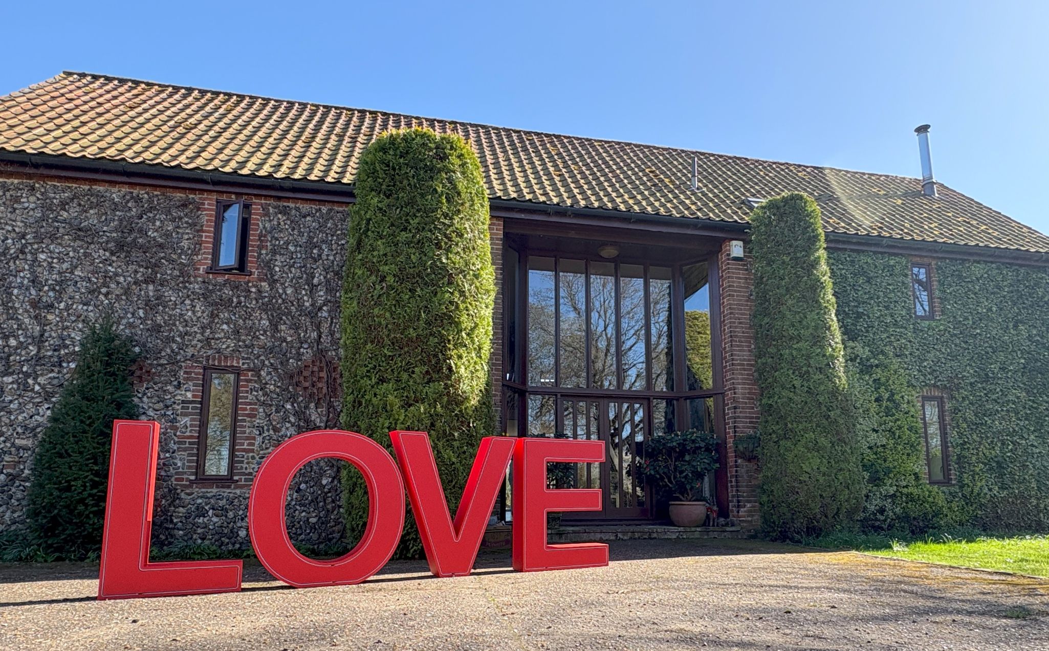 Williams and Rose wedding decor