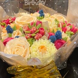 Floral Cupcakes by Nicola