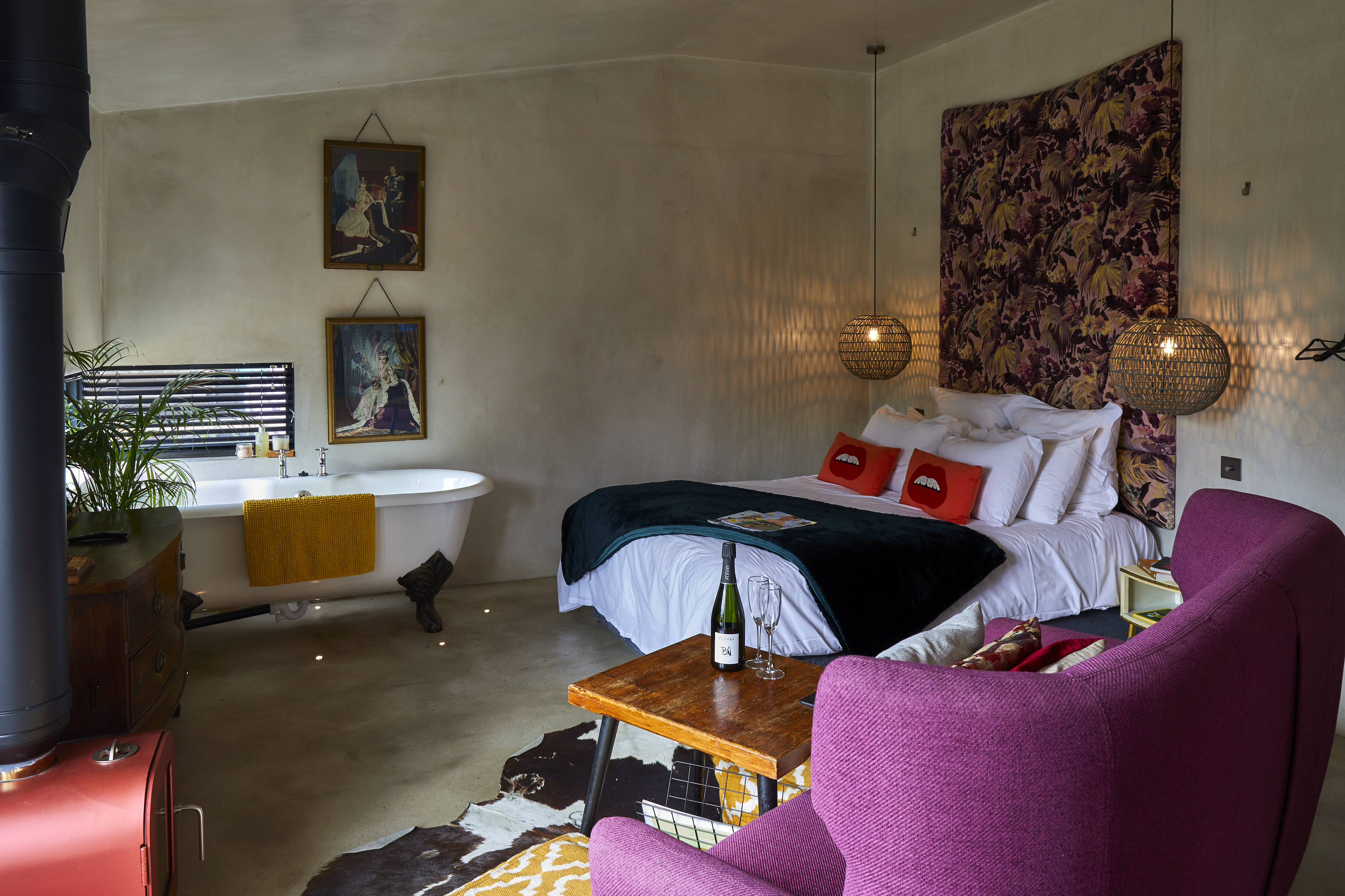 BethnalBec Luxury Stays Living Bedroom Area