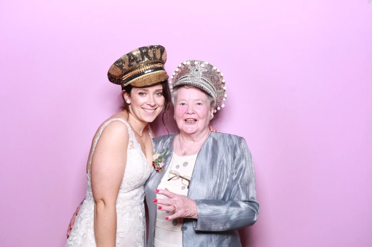 Viva La Booth - Luxury Photo Booths