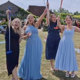 female guests playing mini golf at wedding1lq 260x260