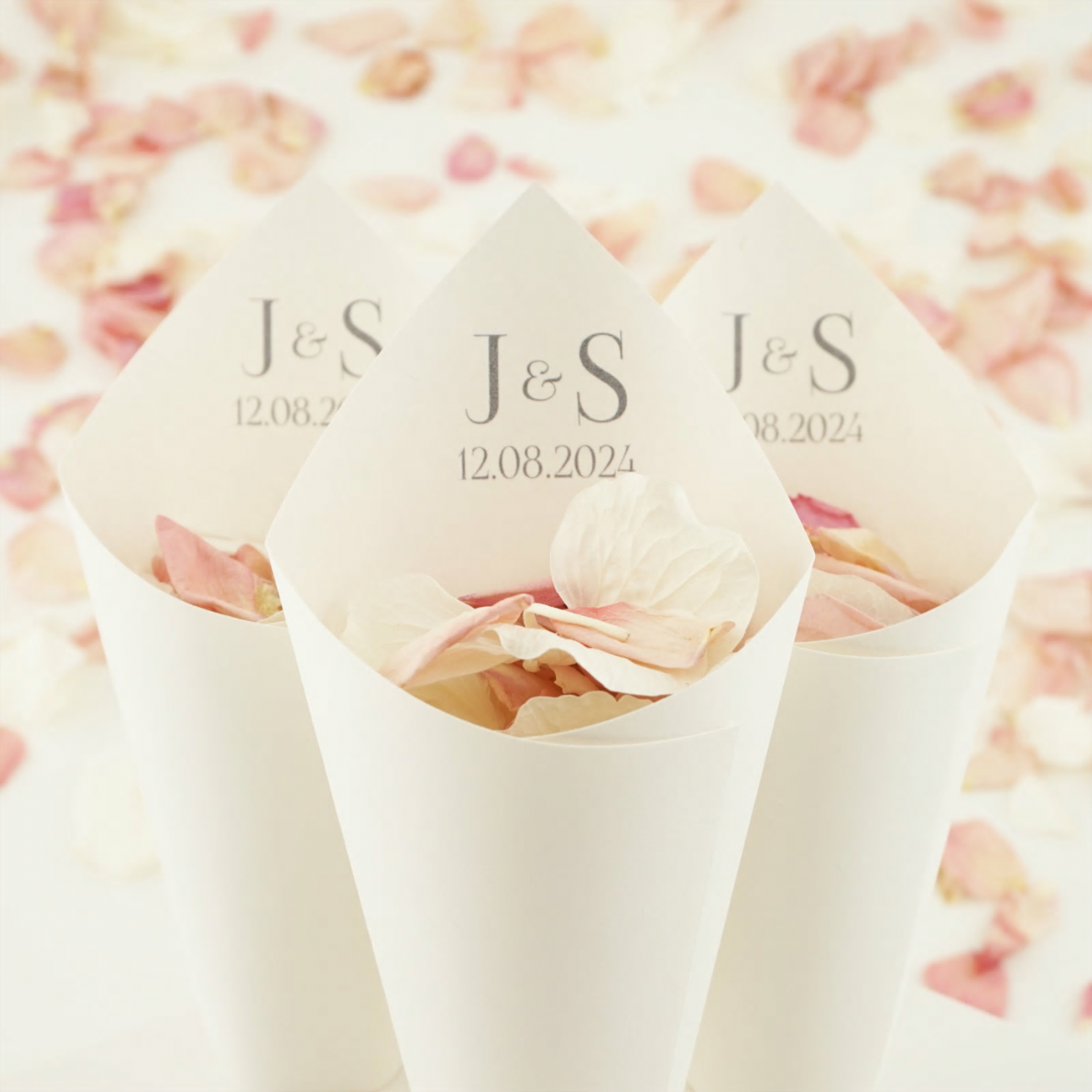Confetti cones with wedding date Confetti cones with wedding date
