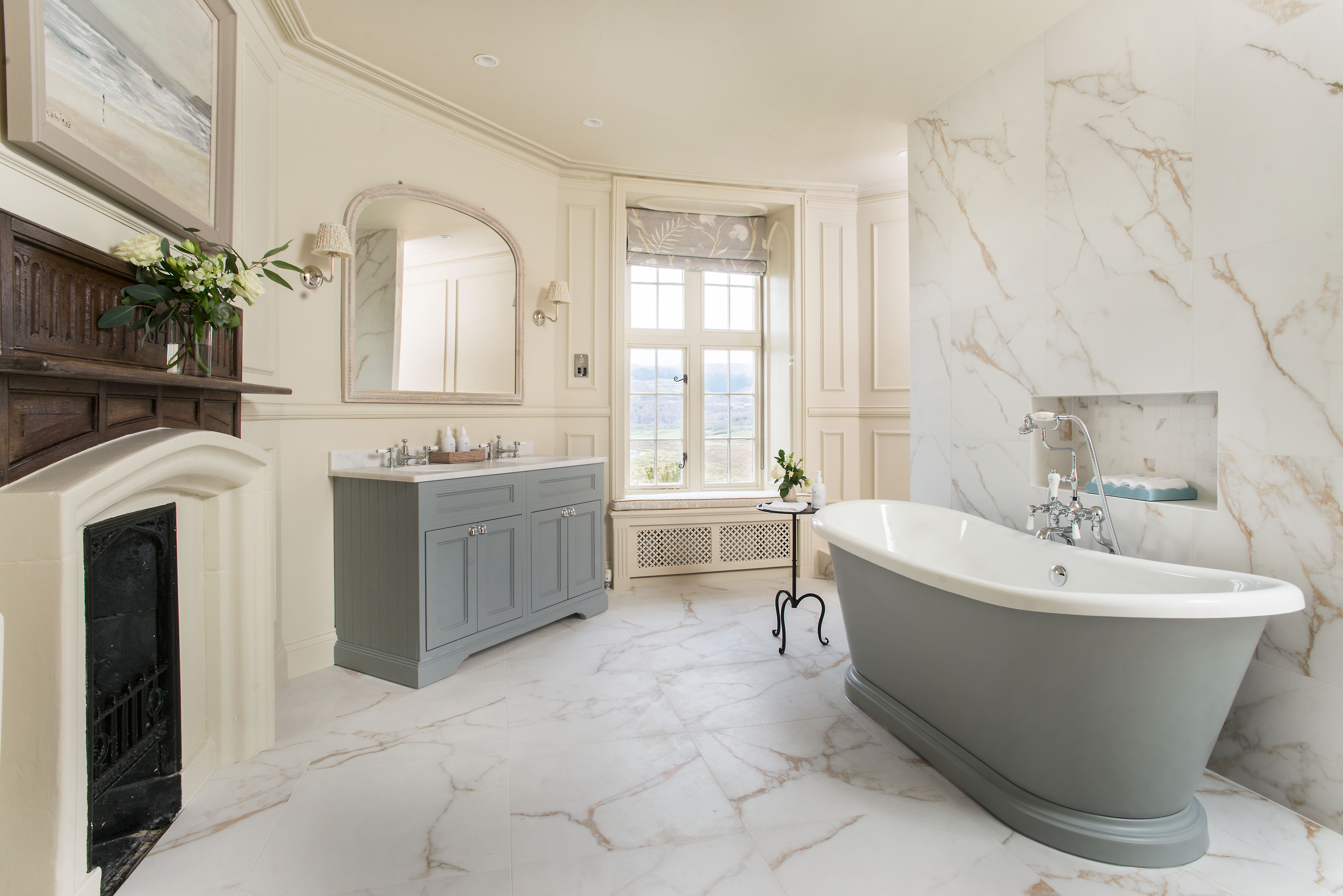 Dyfi Suite bathroom