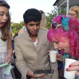 Cambridge magician providing close up magic entertainment for weddings corporate events and parties in Cambridge 260x260