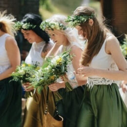 Green and gold wedding bouquets 260x260