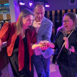 oxford magician performing close up magic 1 260x260