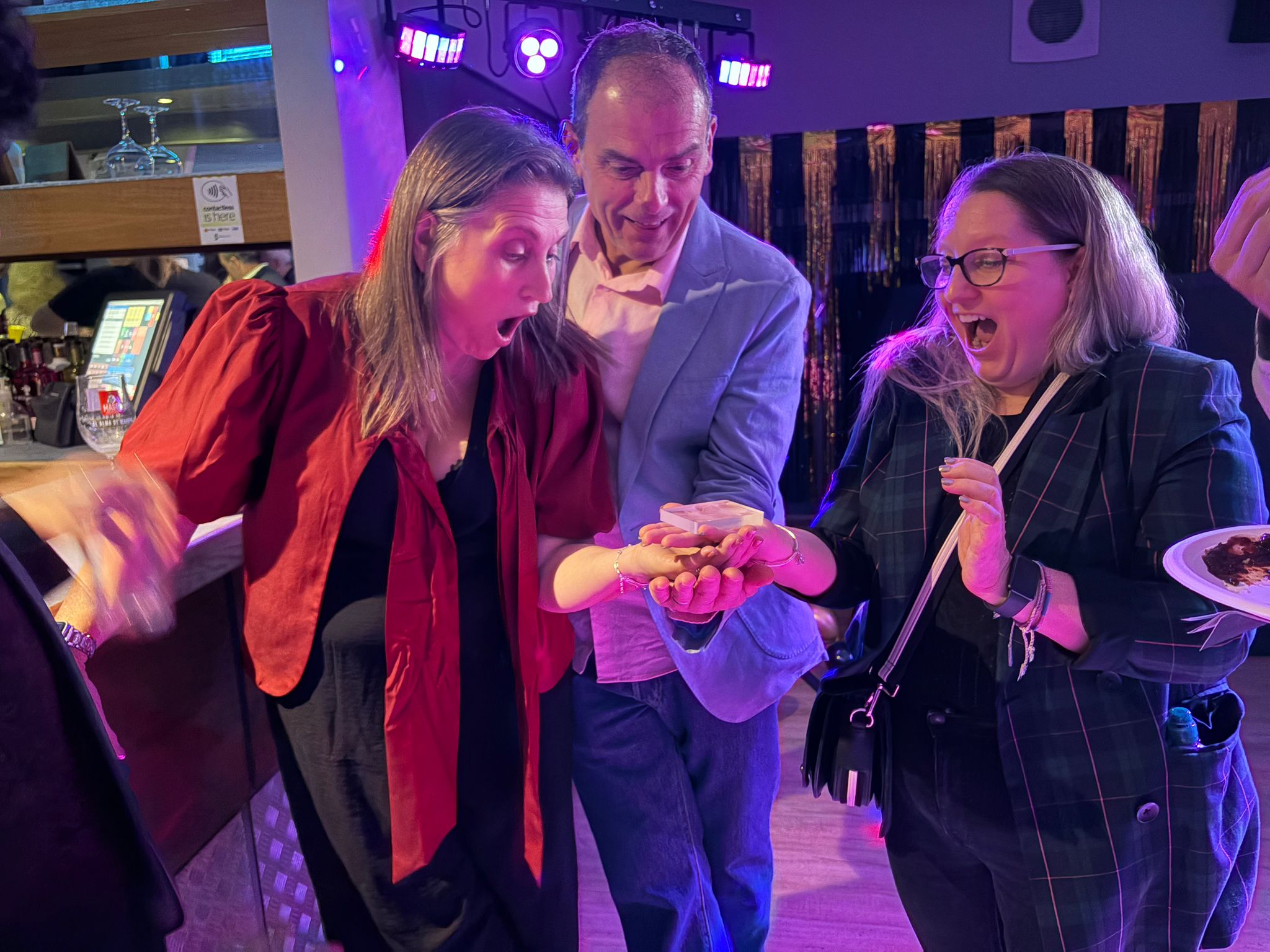 oxford magician performing close up magic 1